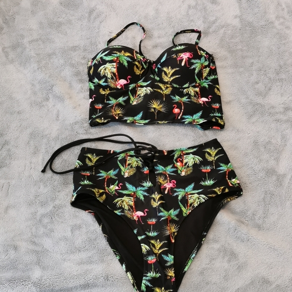 Cupshe two piece - Picture 2 of 6